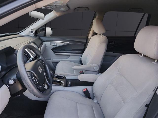 Photo of 2016 Black Honda Pilot
