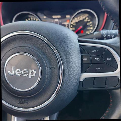 Photo of 2019 White Clearcoat Jeep Compass