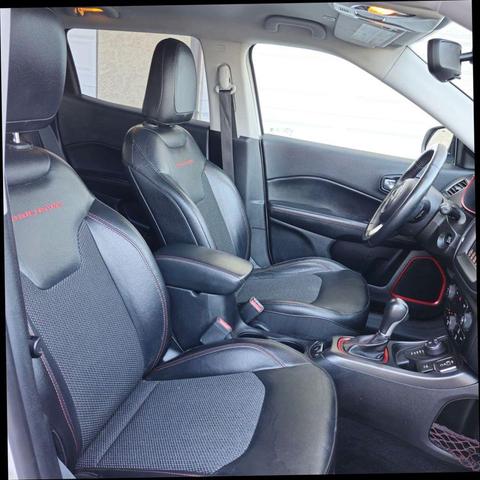 Photo of 2019 White Clearcoat Jeep Compass