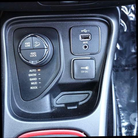 Photo of 2019 White Clearcoat Jeep Compass