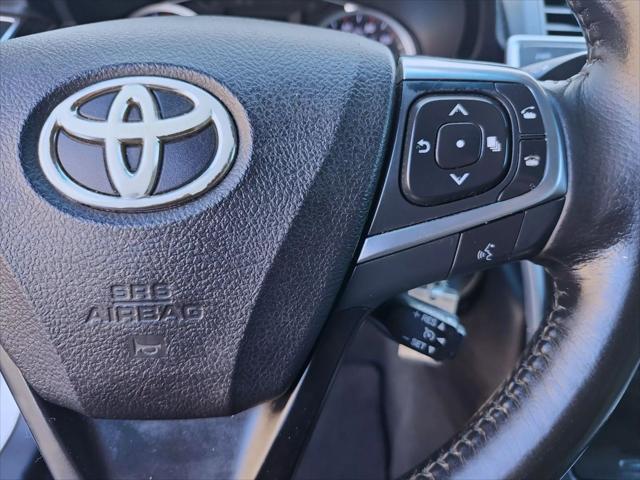 Photo of 2016 Super White Toyota Camry