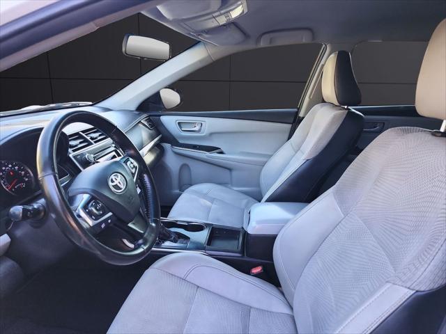 Photo of 2016 Super White Toyota Camry