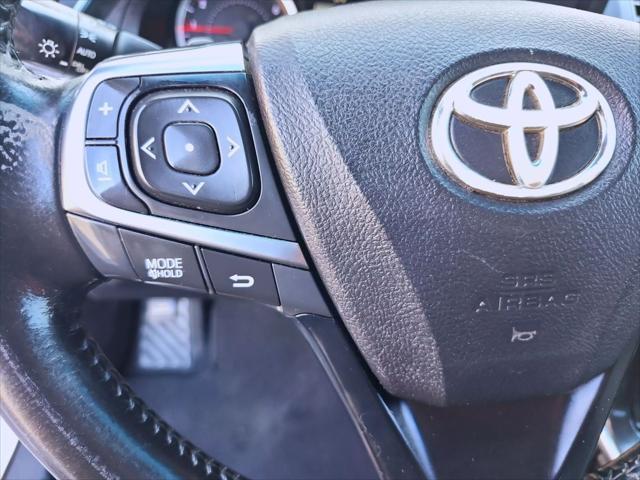 Photo of 2016 Super White Toyota Camry