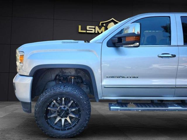 Photo of 2017 Quicksilver Metallic GMC Sierra 2500