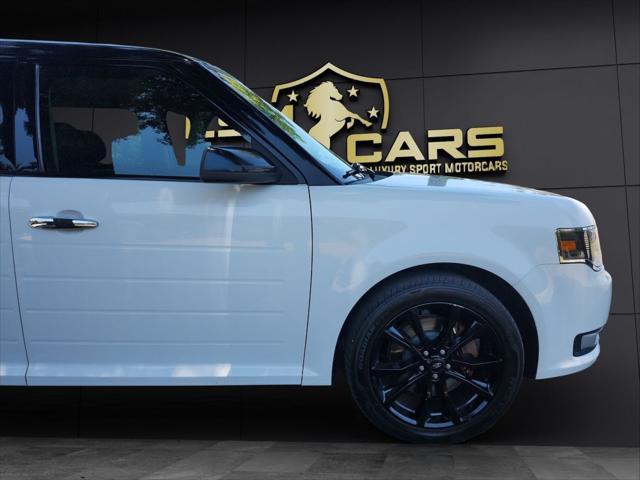 Photo of 2019 White Ford Flex