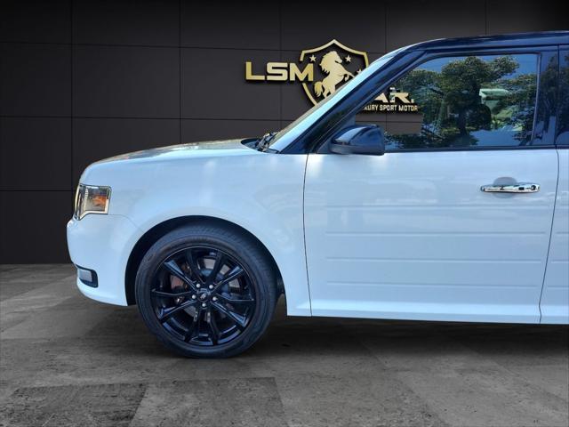 Photo of 2019 White Ford Flex