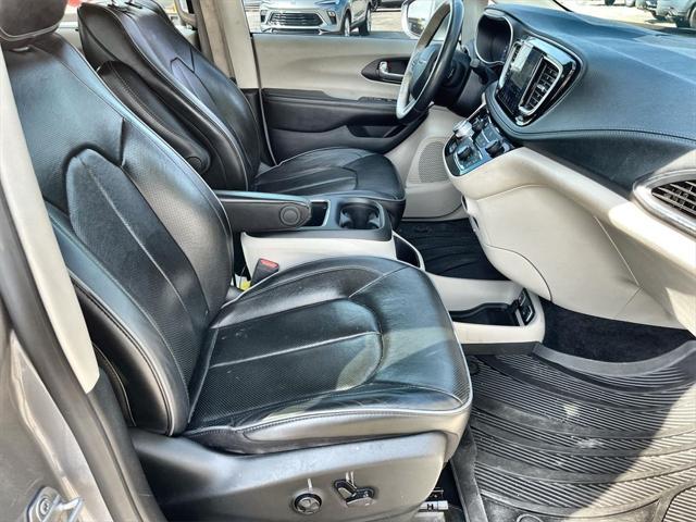 Photo of 2020 Billet Silver Metallic Clearcoat Chrysler Pacifica