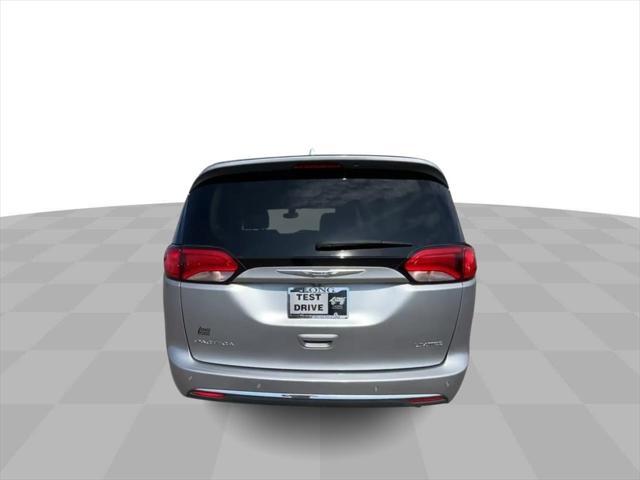 Photo of 2020 Billet Silver Metallic Clearcoat Chrysler Pacifica