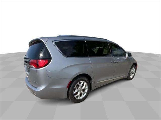 Photo of 2020 Billet Silver Metallic Clearcoat Chrysler Pacifica
