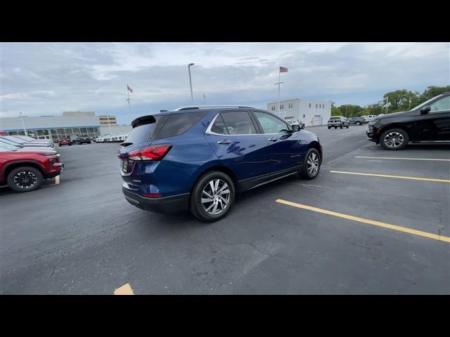 Photo of 2022 Blue Glow Metallic Chevrolet Equinox