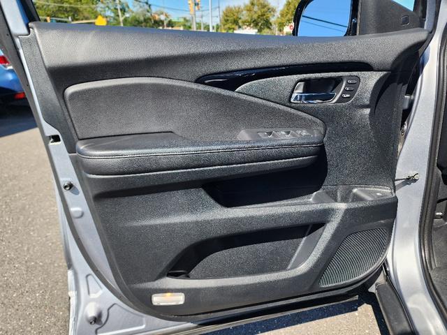 Photo of 2019 Lunar Silver Metallic Honda Ridgeline