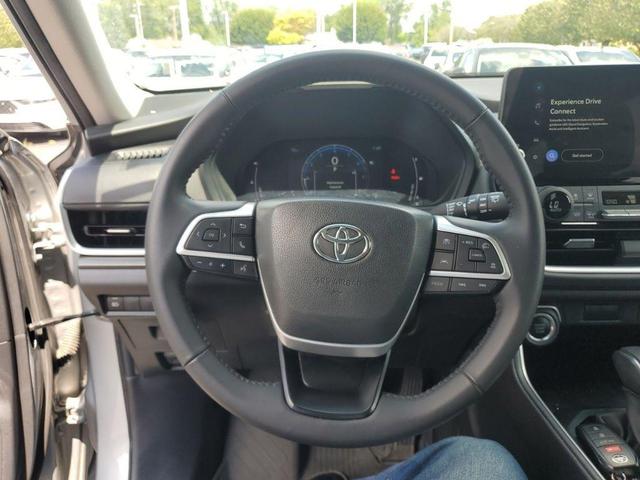Photo of 2024 Celestial Silver Metallic Toyota Grand Highlander