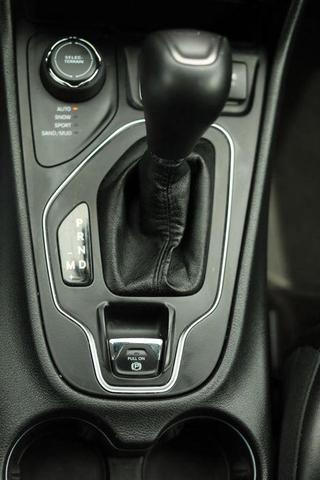 Photo of 2019 Gray Jeep Cherokee