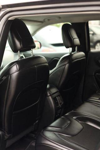 Photo of 2019 Gray Jeep Cherokee