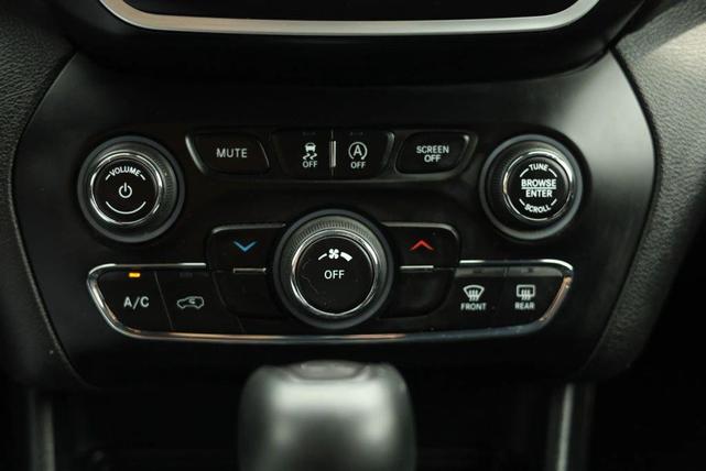 Photo of 2019 Gray Jeep Cherokee