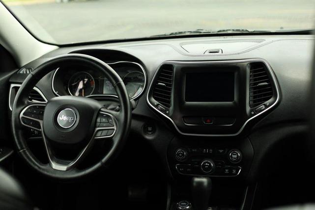 Photo of 2019 Gray Jeep Cherokee
