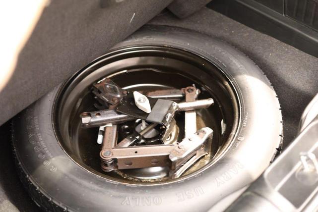 Photo of 2019 Gray Jeep Cherokee