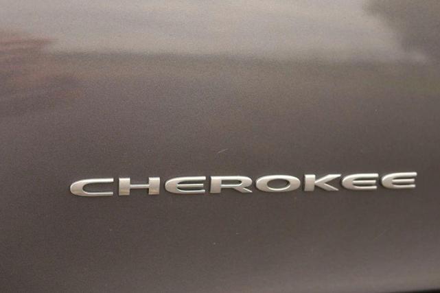 Photo of 2019 Gray Jeep Cherokee