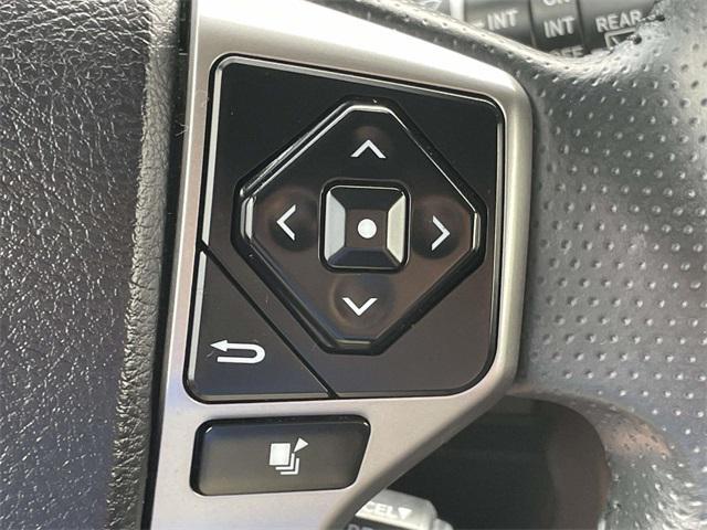 Photo of 2022 White Toyota 4Runner