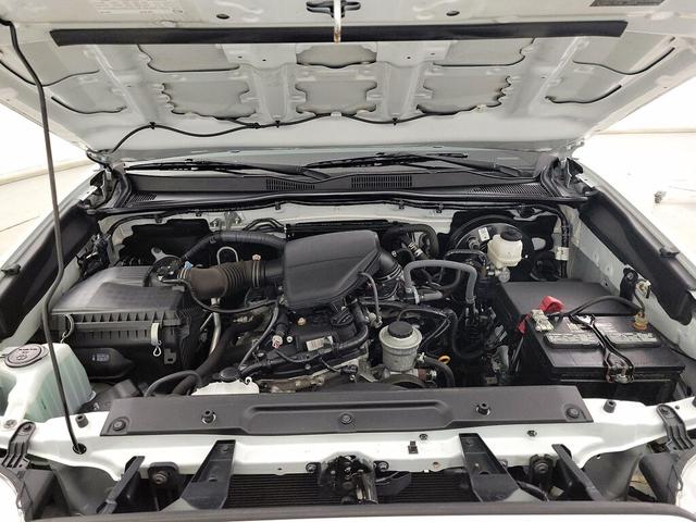 Photo of 2021 White Toyota Tacoma