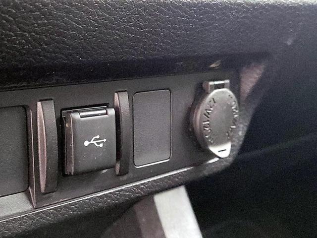 Photo of 2021 White Toyota Tacoma