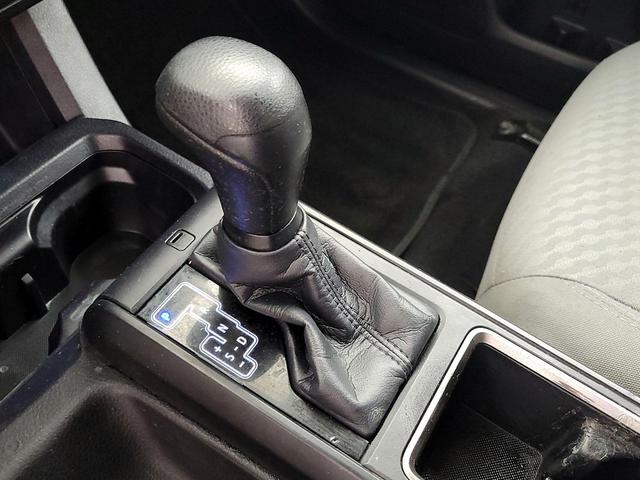 Photo of 2021 White Toyota Tacoma