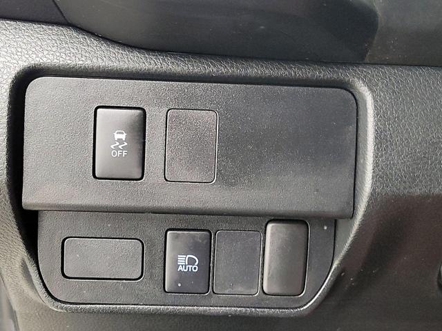 Photo of 2021 White Toyota Tacoma