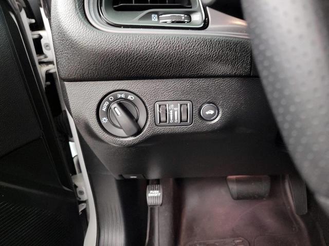 Photo of 2023 White Dodge Challenger