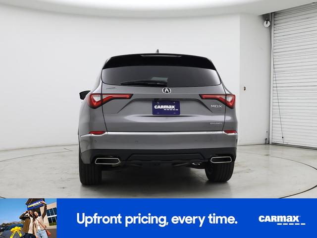 Photo of 2023 Gray Acura MDX