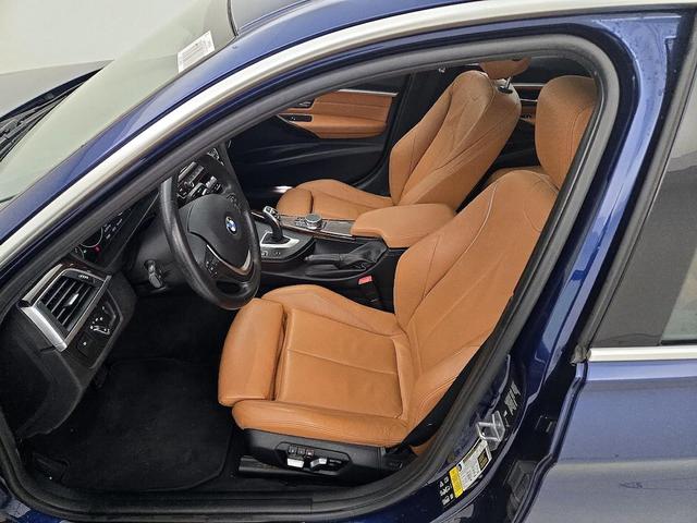 Photo of 2018 Blue BMW 330