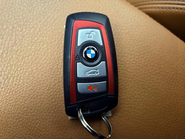Photo of 2018 Blue BMW 330
