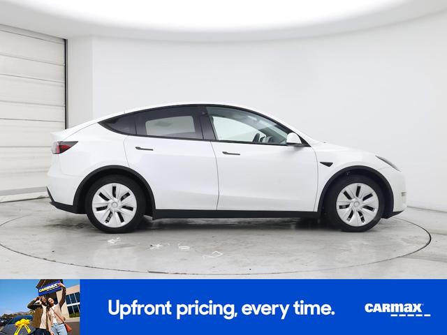 Photo of 2021 White Tesla Model Y