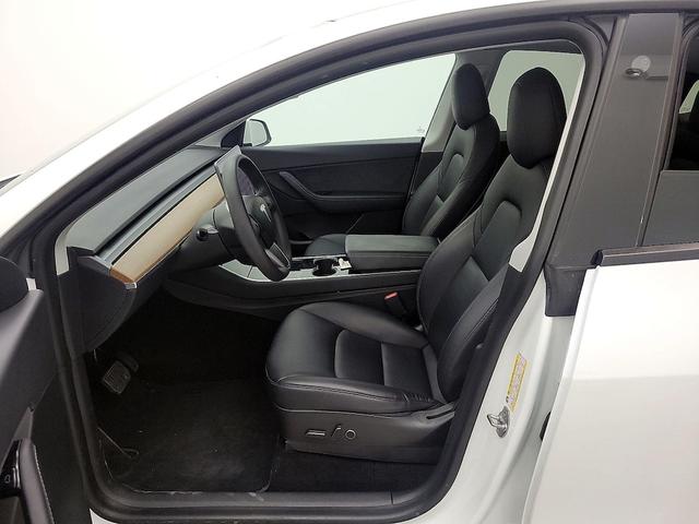 Photo of 2021 White Tesla Model Y