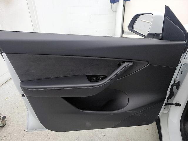 Photo of 2021 White Tesla Model Y
