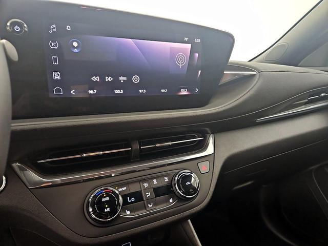 Photo of 2025 Silver Buick Envista