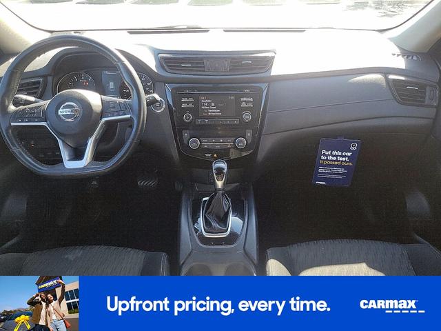 Photo of 2017 White Nissan Rogue