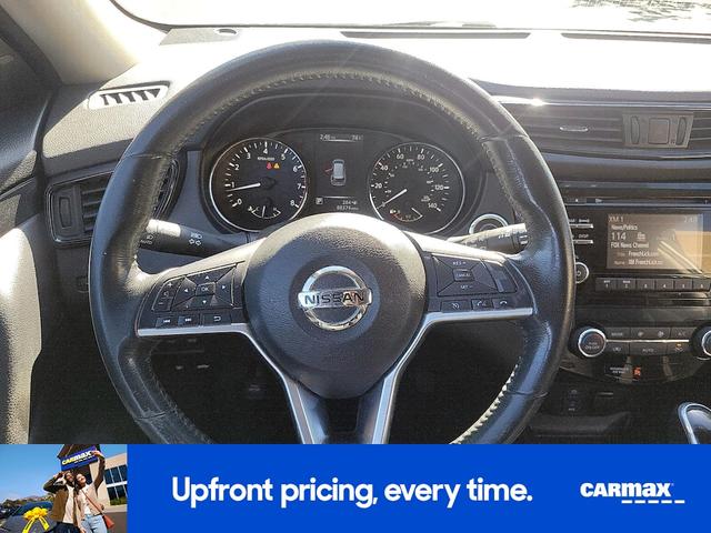 Photo of 2017 White Nissan Rogue