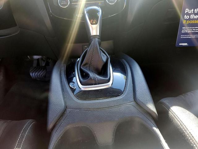 Photo of 2017 White Nissan Rogue