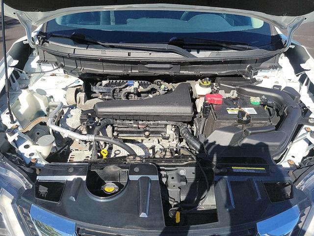Photo of 2017 White Nissan Rogue