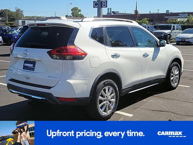 Photo of 2017 White Nissan Rogue