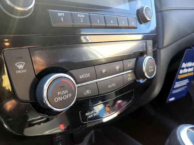 Photo of 2017 White Nissan Rogue