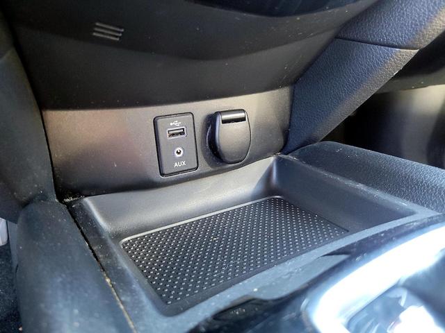 Photo of 2017 White Nissan Rogue