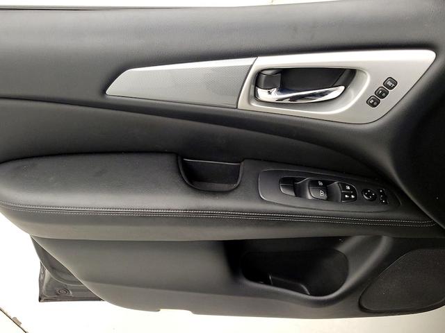 Photo of 2018 Black Nissan Pathfinder
