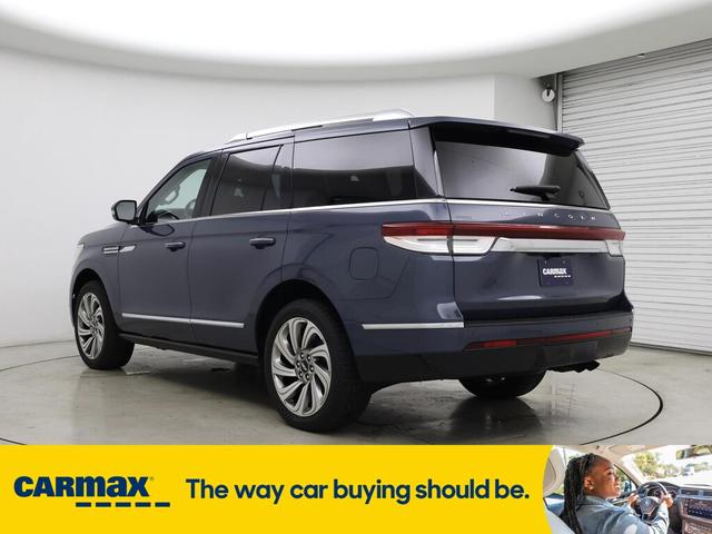 Photo of 2023 Blue Lincoln Navigator