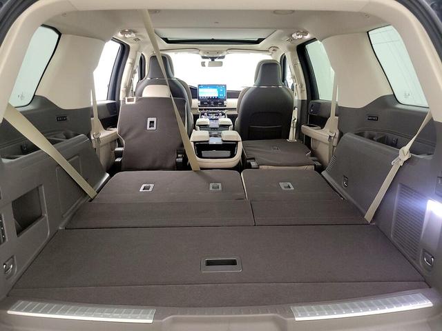 Photo of 2023 Blue Lincoln Navigator