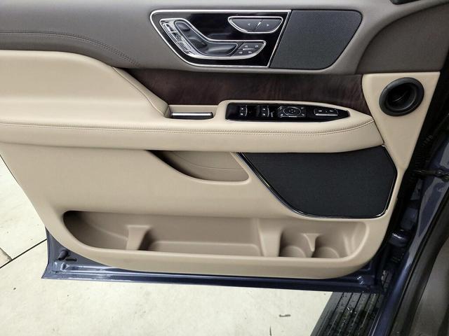 Photo of 2023 Blue Lincoln Navigator
