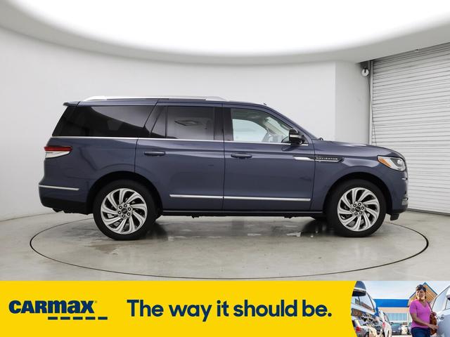 Photo of 2023 Blue Lincoln Navigator
