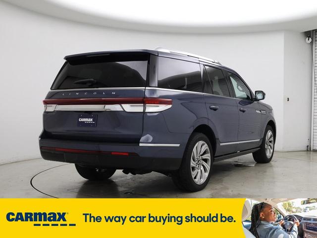 Photo of 2023 Blue Lincoln Navigator