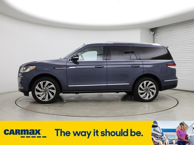 Photo of 2023 Blue Lincoln Navigator
