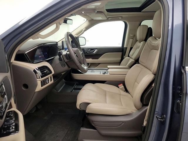 Photo of 2023 Blue Lincoln Navigator
